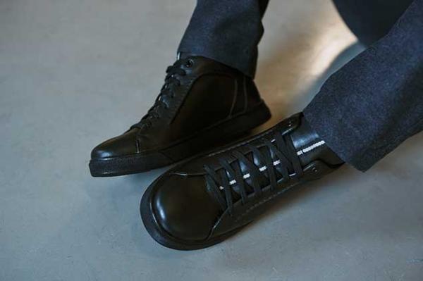 Ботинки чёрные с белой полоской натуральная кожа - Обувная фабрика «IGORETII»