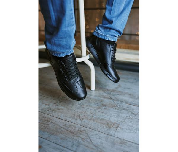 Кроссовки чёрные с фурнитурой  на чёрной подошве - Обувная фабрика «IGORETII»