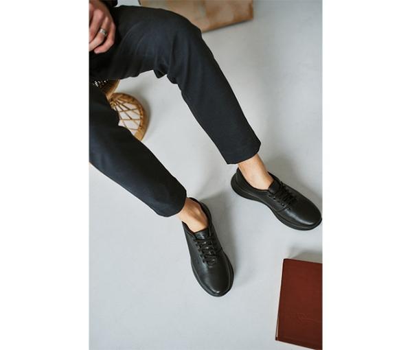 Кроссовки чёрные с тиснением по бокам на чёрной подошве - Обувная фабрика «IGORETII»