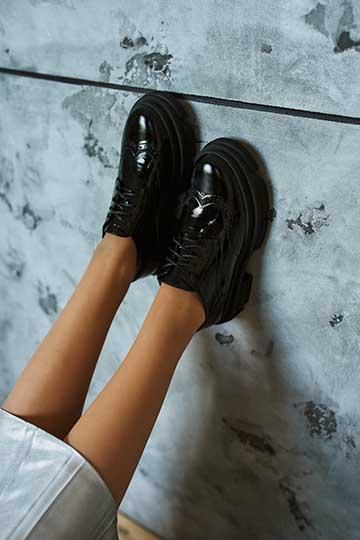 Полуботинки чёрный лак на чёрной массивной подошве - Обувная фабрика «IGORETII»