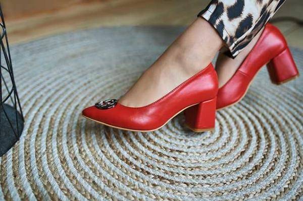 Туфли красные на каблуке 6 см с фурнитурой - Обувная фабрика «IGORETII»