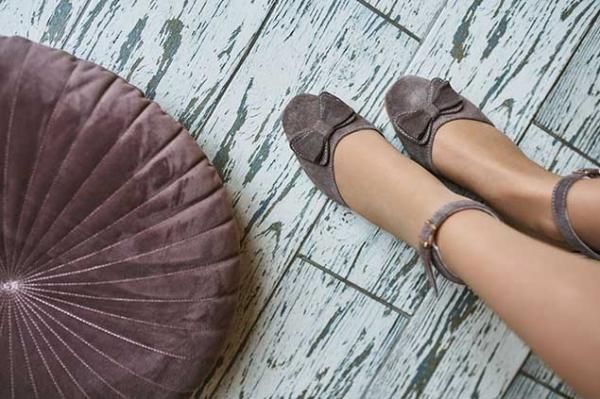 Туфли с ремешком на застёжке латте замш с бабочкой - Обувная фабрика «IGORETII»