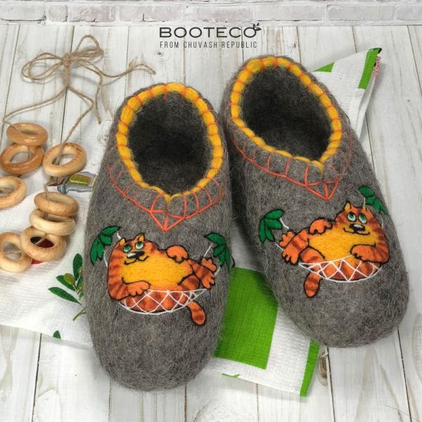 Валяные тапочки Кот на отдыхе - Обувная фабрика «Booteco»